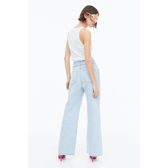 H&M EUC High Rise Wide Leg Jeans Size 6 Light Wash Distressed - Picture 5 of 15